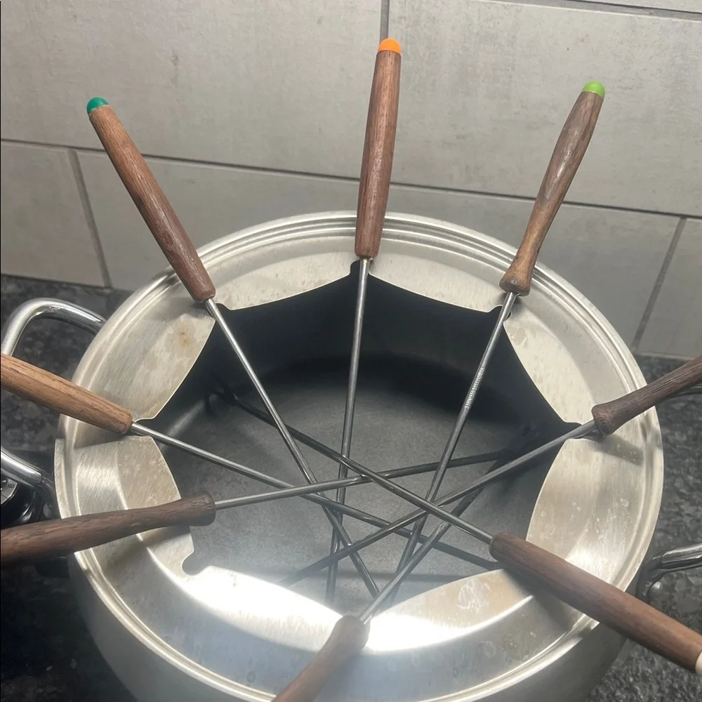 Cuisinart Stainless Steel Electric Fondue Set with Colorful Forks.  Like new